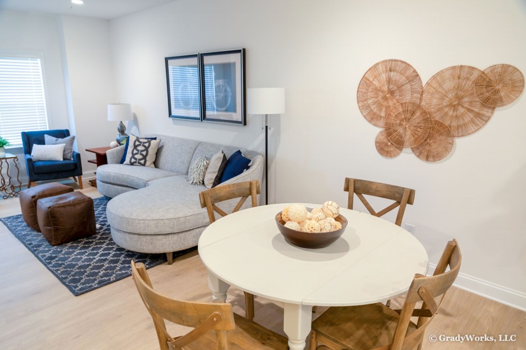 Peachtree Townhomes dining room, original photo