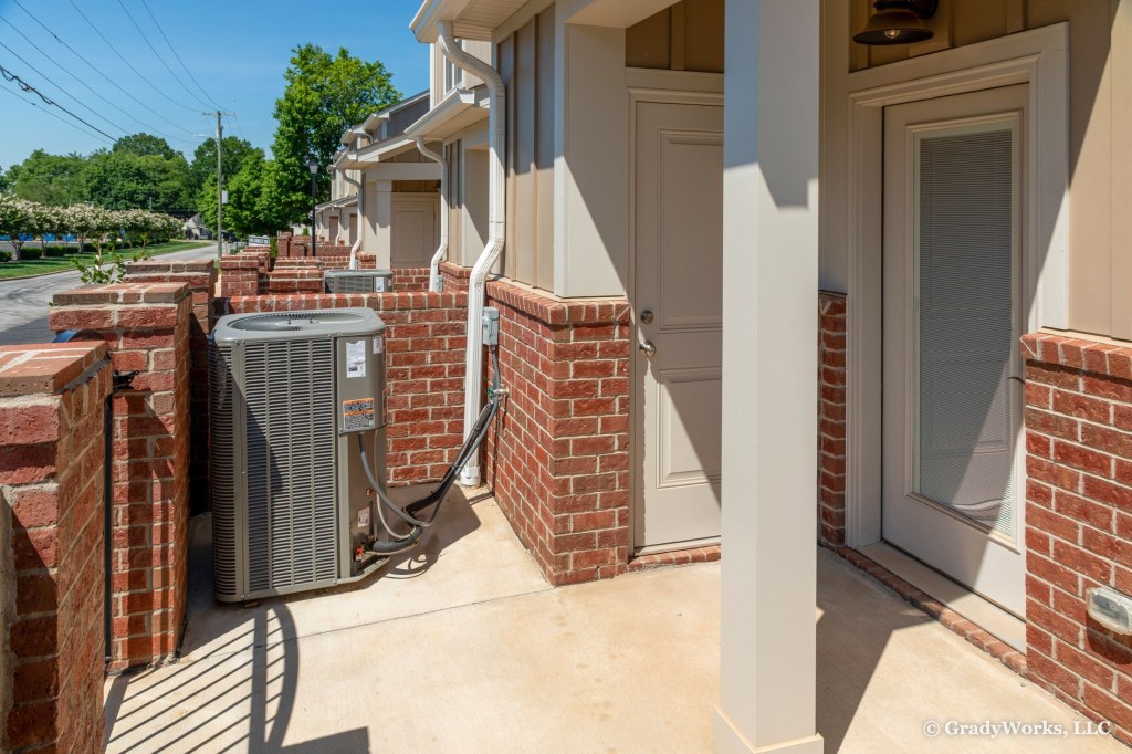 Peachtree Townhomes real estate photography by Bill Grady, GradyWorks LLC