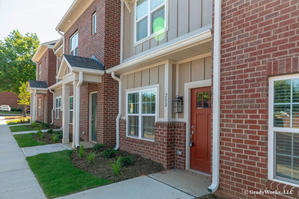 Peachtree Townhomes real estate photography by Bill Grady, GradyWorks LLC